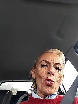 Snapshot of clarabell4 chatting on 12.04.25 clarabell4 online show from 12.04.25