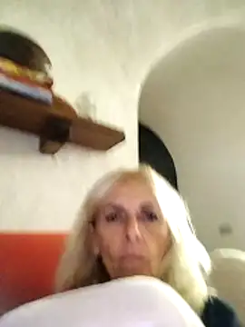 Snapshot of clarabell4 chatting on 12.05.25 clarabell4 online show from 12.05.25