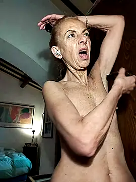 Snapshot of clarabell4 chatting on 12.15.25 clarabell4 online show from 12.15.25