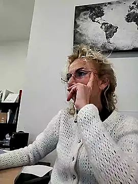 Snapshot of clarabell4 chatting on 01.14.26 clarabell4 online show from 01.14.26