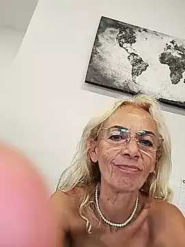Snapshot of clarabell4 chatting on 06.17.26 clarabell4 online show from 06.17.26