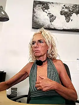 Snapshot of clarabell4 chatting on 07.08.26 clarabell4 online show from 07.08.26