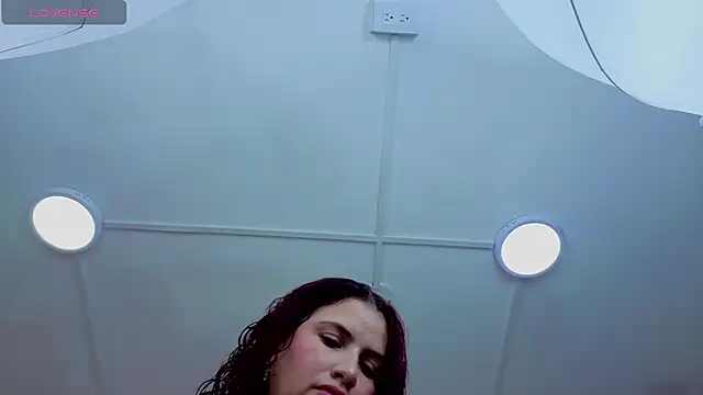 ThaliaCross online show from 06.12.26