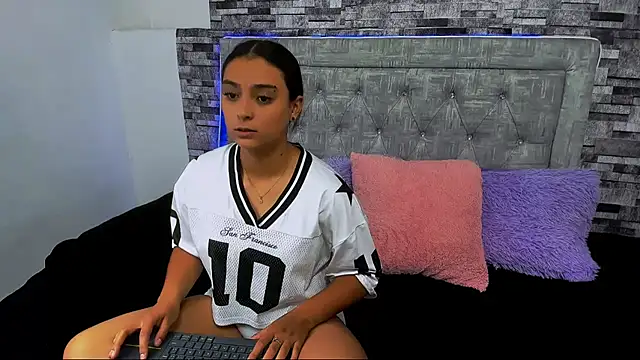 Snapshot of nicolexxaleja chatting on 10.16.25 nicolexxaleja online show from 10.16.25