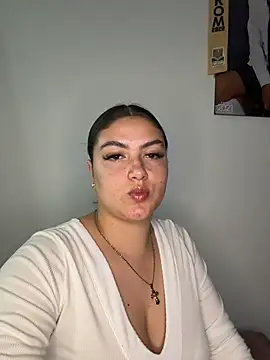 Snapshot of nicolexxaleja chatting on 06.22.26 nicolexxaleja online show from 06.22.26