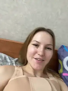Snapshot of YungTessa chatting on 10.12.25 YungTessa online show from 10.12.25