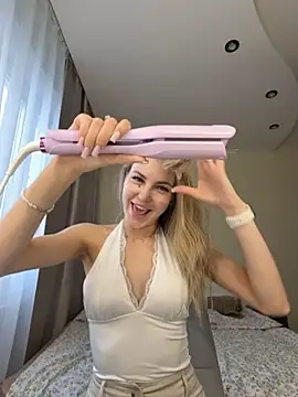 Snapshot of YungTessa chatting on 06.19.26 YungTessa online show from 06.19.26