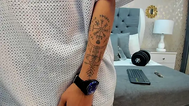 Snapshot of ZoeKrug chatting on 09.22.25 ZoeKrug online show from 09.22.25