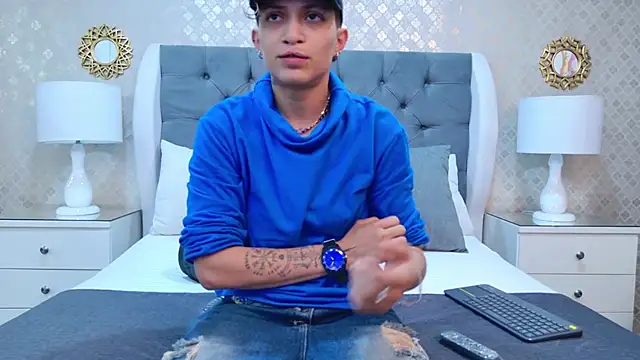 Snapshot of ZoeKrug chatting on 10.24.25 ZoeKrug online show from 10.24.25