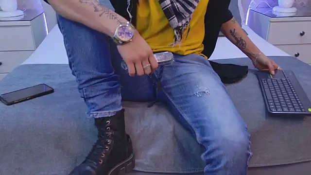 Snapshot of ZoeKrug chatting on 11.15.25 ZoeKrug online show from 11.15.25