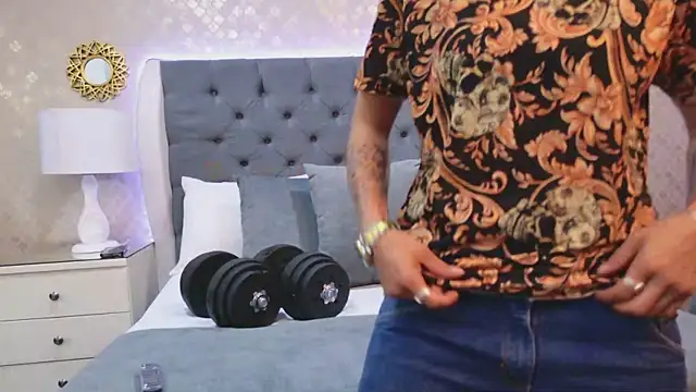 Snapshot of ZoeKrug chatting on 12.15.25 ZoeKrug online show from 12.15.25