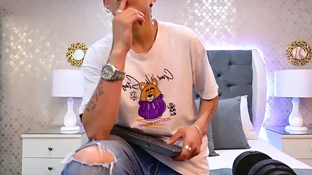 Snapshot of ZoeKrug chatting on 12.18.25 ZoeKrug online show from 12.18.25