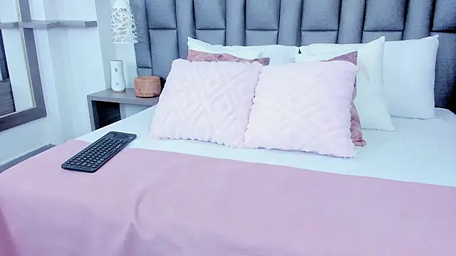 Snapshot of ZoeKrug chatting on 02.16.26 ZoeKrug online show from 02.16.26