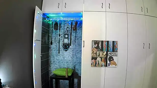 Snapshot of BaDSubMiss chatting on 10.09.25 BaDSubMiss online show from 10.09.25