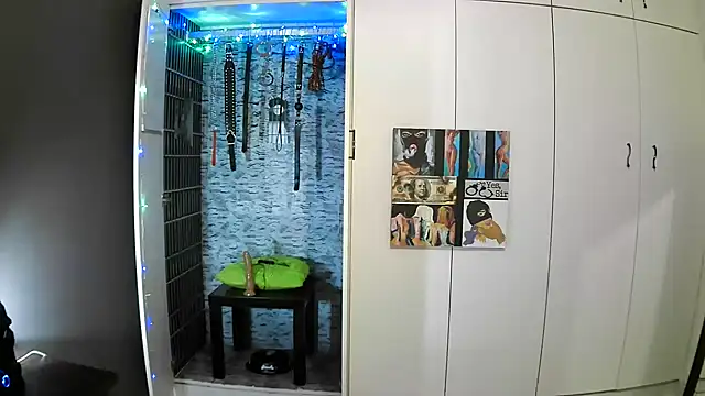 Snapshot of BaDSubMiss chatting on 10.12.25 BaDSubMiss online show from 10.12.25