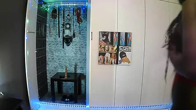 Snapshot of BaDSubMiss chatting on 11.01.25 BaDSubMiss online show from 11.01.25