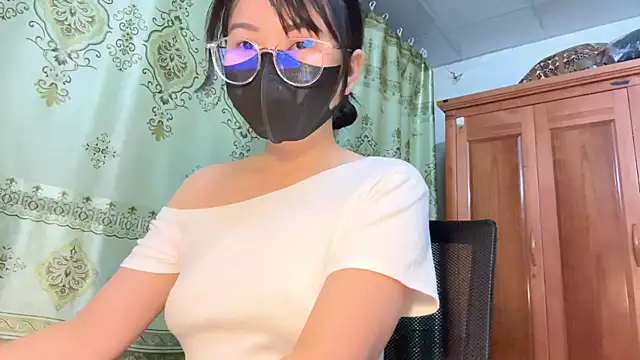 Snapshot of LinYi_Office chatting on 06.30.26 LinYi Office online show from 06.30.26