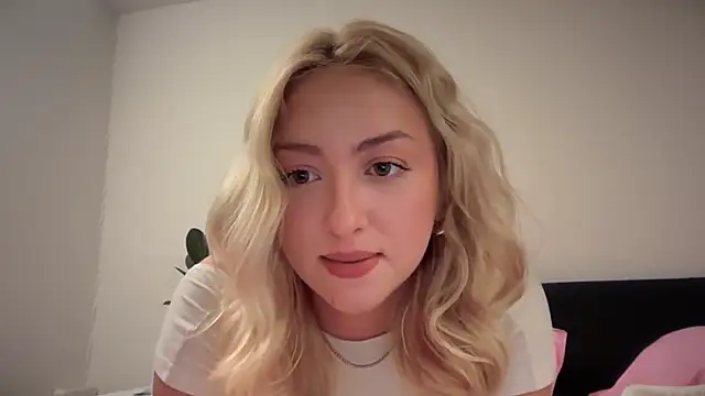 Snapshot of Kitty_Swetty chatting on 02.17.26 Kitty Swetty online show from 02.17.26