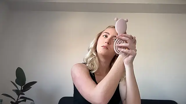 Snapshot of Kitty_Swetty chatting on 03.06.26 Kitty Swetty online show from 03.06.26