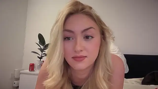 Snapshot of Kitty_Swetty chatting on 03.10.26 Kitty Swetty online show from 03.10.26