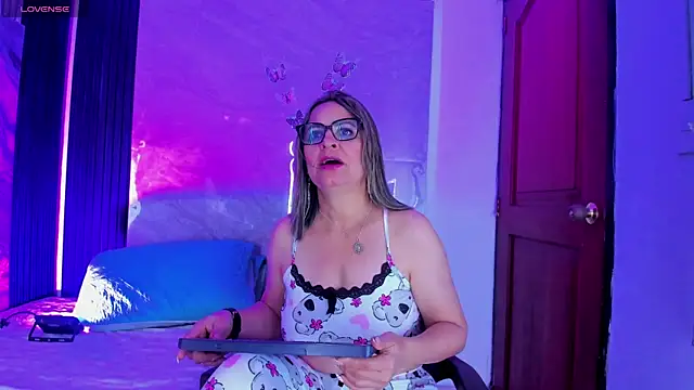 Agatha Pleasure online show from 04.23.26