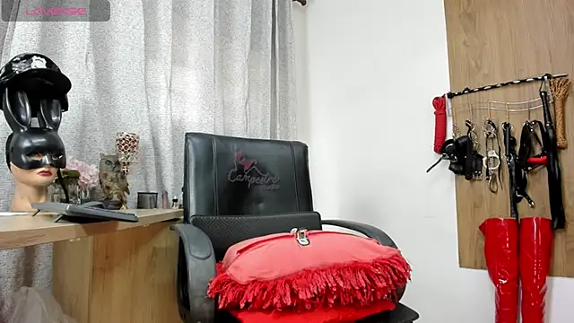 Snapshot of KristhalRasmussel chatting on 10.20.25 KristhalRasmussel online show from 10.20.25