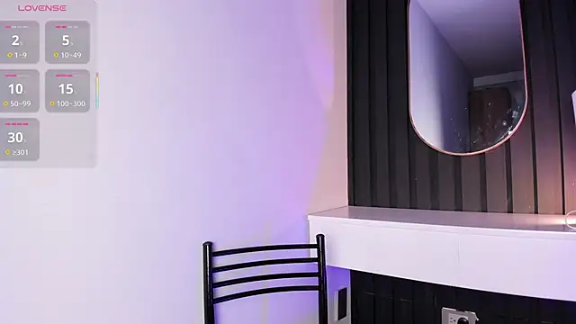 Snapshot of Bella_Williiams chatting on 11.22.25 Bella Williiams online show from 11.22.25