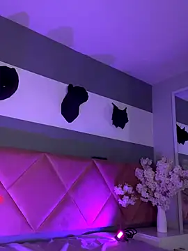 Snapshot of Bella_Williiams chatting on 12.15.25 Bella Williiams online show from 12.15.25