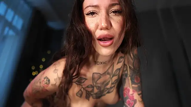 Snapshot of megamizuki chatting on 11.19.25 megamizuki online show from 11.19.25