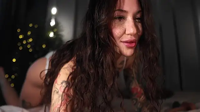 Snapshot of megamizuki chatting on 11.24.25 megamizuki online show from 11.24.25