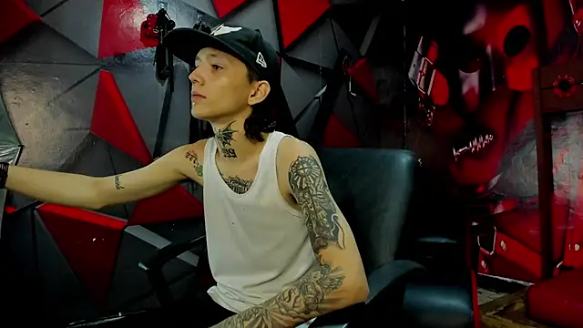 Snapshot of StraightBoy_Nick chatting on 09.15.25 StraightBoy Nick online show from 09.15.25