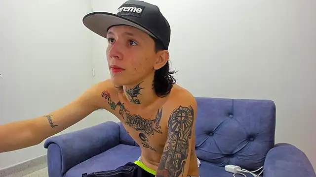 Snapshot of StraightBoy_Nick chatting on 03.10.26 StraightBoy Nick online show from 03.10.26