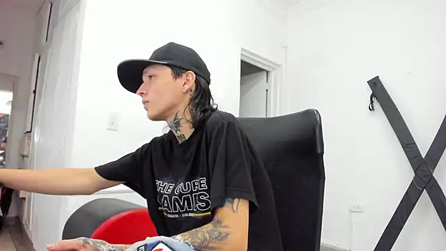 Snapshot of StraightBoy_Nick chatting on 04.13.26 StraightBoy Nick online show from 04.13.26