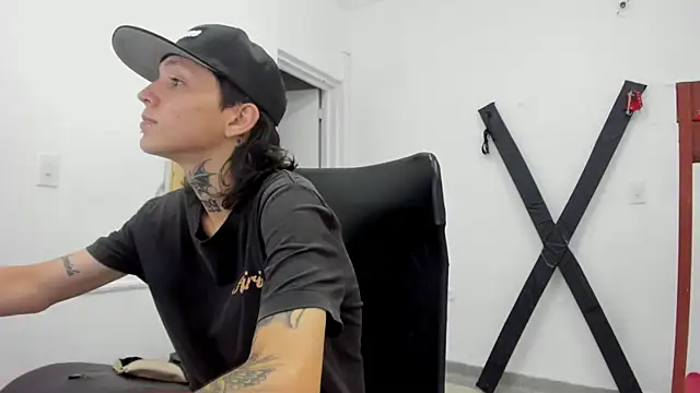 Snapshot of StraightBoy_Nick chatting on 04.14.26 StraightBoy Nick online show from 04.14.26