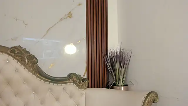 Snapshot of CoralieBronson chatting on 09.18.25 CoralieBronson online show from 09.18.25