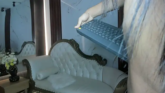 Snapshot of CoralieBronson chatting on 10.10.25 CoralieBronson online show from 10.10.25