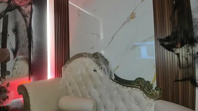 Snapshot of CoralieBronson chatting on 10.24.25 CoralieBronson online show from 10.24.25