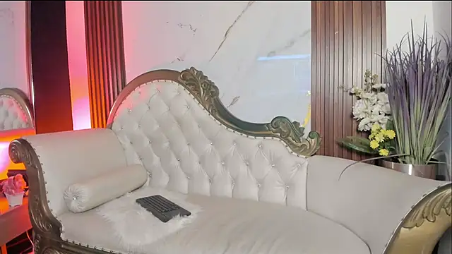 Snapshot of CoralieBronson chatting on 12.04.25 CoralieBronson online show from 12.04.25