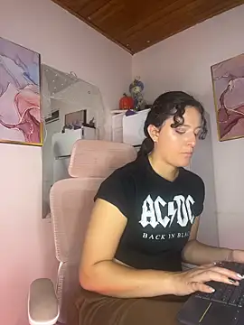 Snapshot of Dannaa_Lovs chatting on 10.14.25 Dannaa Lovs online show from 10.14.25