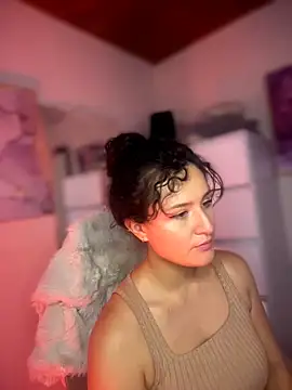 Dannaa Lovs online show from 05.04.26