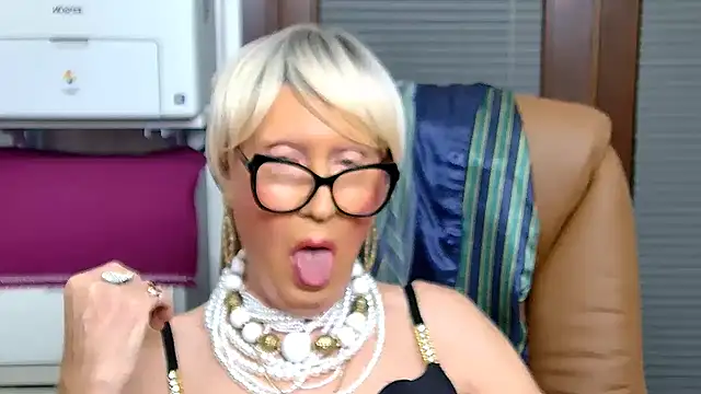 Snapshot of ROBY_SWEETHOT chatting on 10.27.25 ROBY SWEETHOT online show from 10.27.25