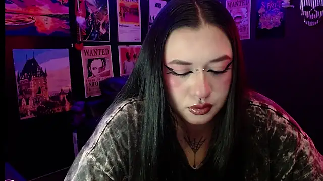 Snapshot of Ravendark_ chatting on 02.11.26 Ravendark online show from 02.11.26