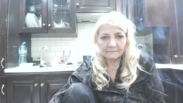 Snapshot of ButterflyBlondie chatting on 06.16.26 ButterflyBlondie online show from 06.16.26