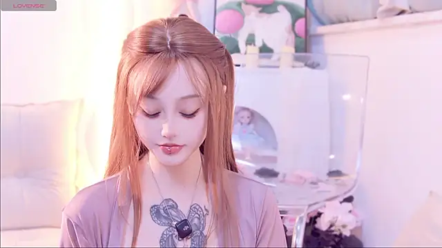 Snapshot of Miya-222 chatting on 12.22.25 Miya-222 online show from 12.22.25