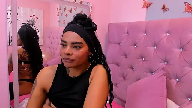 Snapshot of EmmaEbony_ chatting on 09.09.25 EmmaEbony  online show from 09.09.25
