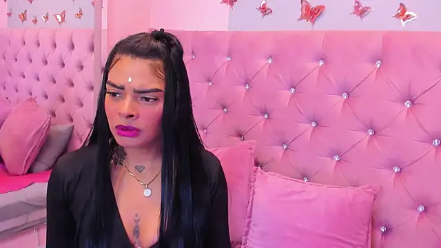 Snapshot of EmmaEbony_ chatting on 09.23.25 EmmaEbony  online show from 09.23.25