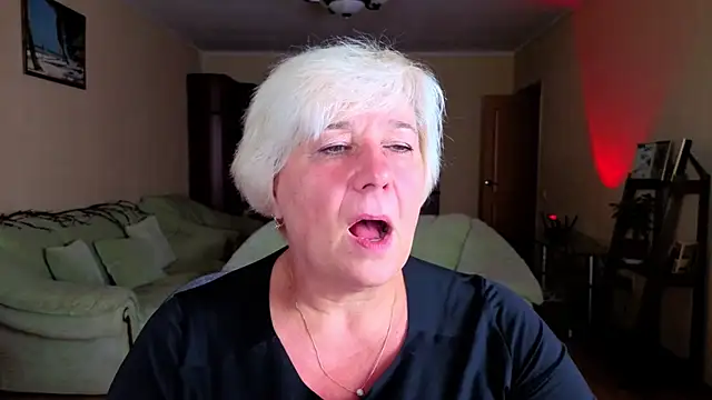 Snapshot of Milana_Milky chatting on 09.25.25 Milana Milky online show from 09.25.25