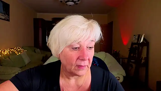 Snapshot of Milana_Milky chatting on 09.30.25 Milana Milky online show from 09.30.25