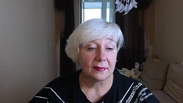 Snapshot of Milana_Milky chatting on 10.19.25 Milana Milky online show from 10.19.25