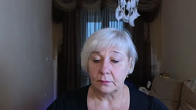 Snapshot of Milana_Milky chatting on 10.27.25 Milana Milky online show from 10.27.25